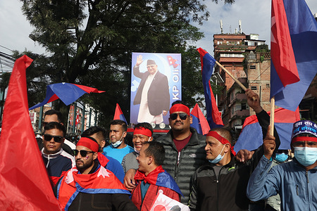 The National Youth Association has staged a street demonstration in Kathmandu in support of Prime Minister "KP Sharma Oli".
They did a march in support of the
Prime Minister with various slogans, face paintings songs and perform a dances as a part of demonstration. Meanwhile. The protester also chanted slogans against the opposition.