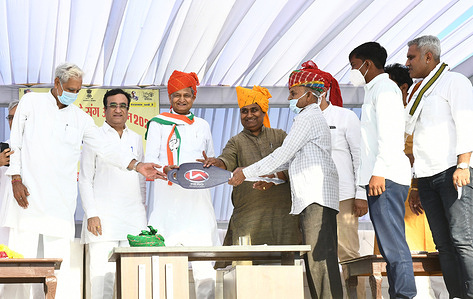 Rajasthan Chief Minister Ashok Gehlot, All India Congress Committee (AICC) General Secretary Ajay Maken, State President Govind Singh Dotasara presented a key of electric bike to a beneficiary in a public meeting during Prashasan Gaon Ke Sang campaign at Nimbola Biswa village in Nagaur district. Officials from 22 Departments of administration reached out to rural Gram panchayats (village councils) to offer on-the-spot solutions to applicants. The campaign is extremely beneficial to those who are unfamiliar with digital procedures as well as those who have difficulty travelling to government offices for physical verification.
