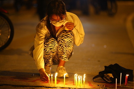 Residents of Din Daeng district hold a funeral event for youths who died in front of Din Daeng police station by unknown people during a political rally. At the event, people laid flowers and lit candles at the spot where the youth was shot. Shortly after the activity began, the police dispersed the mourners by force and arrested one of the deceased mourners.