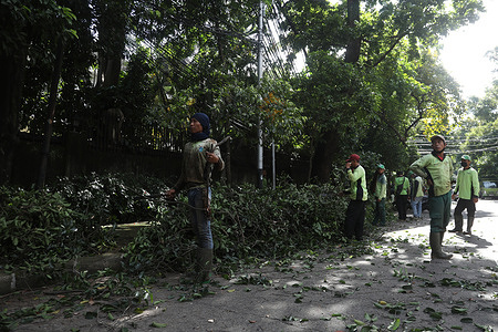 A number of Public Infrastructure and Facilities Handling Officers or who are usually known as the Orange Troops, carried out activities to raid mud and garbage in culverts in the Melawai area, Kebayoran Baru, South Jakarta, Indonesia. The Provincial Government of the Special Capital City Region of Jakarta continues to make various efforts to prevent waterlogging and flooding due to the rainy season.