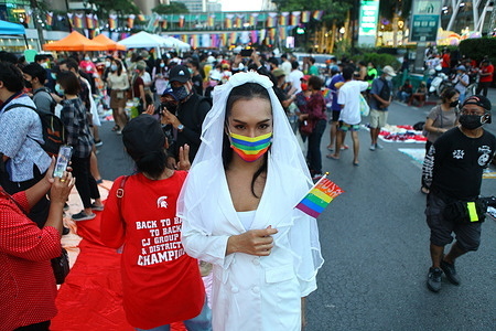 LGBTQ gathered on Ratchaprasong Road to demand and campaign for equal marriage by working together to push for an amendment to the Thai marriage law that does not restrict gender to men and women.