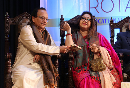 Indian magician P. C. Sorcar Jr. along with his wife Jayashree Devi at the Rotary Seva Samman 2021-22 in Kolkata.