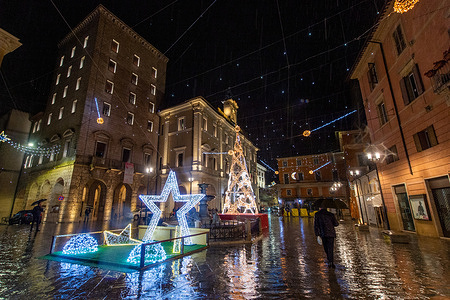 The traditional Christmas lights in the center of Rieti are switched on as usual under bad weather.