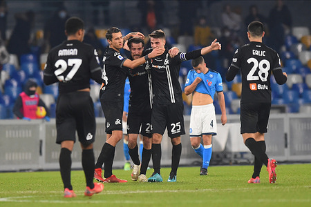 La Spezia players rejoice at the end of the matchthe Serie A betweenSSC Napoli and Spezia Calcio at Stadio Diego Armando Maradona:final result wins the Spezia 0-1