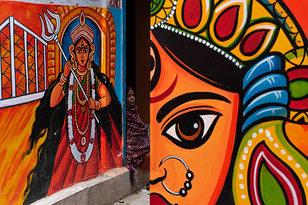 Thousand of lane in Varanasi has been decorated with traditional and religious wall painting and became one of the colorful city in India. Most of the lane from Bangali Tolla to Viswanath Temple (near Manikarnika Ghat) has been painted with god and goddess and cultural and spiritual arts.