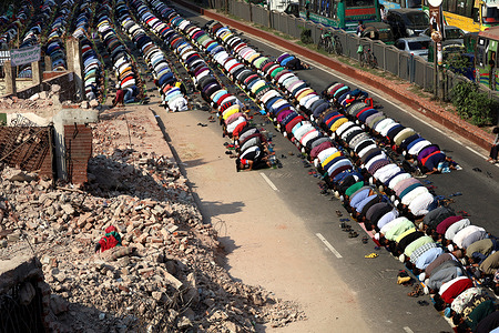 Muslim devotees praying the Friday Jummah prayer in the street in front of the demolished Sobhanbag mosque. The 70 years old Sobhanbag mosque was demolished by the government to build a new one.