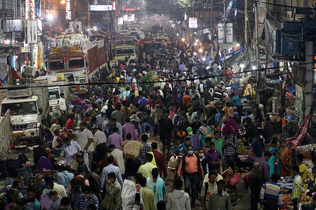 People gather in a wholesale vegetable market during coronavirus emergency in Kolkata.