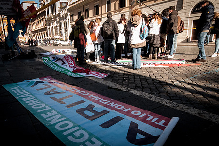 Air Italy airline workers protest in Piazza Sant'Apostoli , accusing the Draghi government of complicity in Air Italy job losses, on January 07, 2022. Air Italy airline workers protest against the closure and dismissal of 1,322 employees.