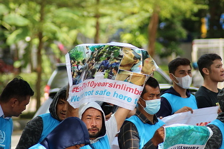 Hundreds of immigrants from Afghanistan asked for their rights to be immediately dispatched to third countries. These immigrants staged a protest in front of the Bosowa Tower, Makassar, Indonesia which is the office of UNHCR (United Nations High Commissioner for Refugees). The protest action was carried out by unfurling banners and shouting in front of the office so that they could immediately get certainty to go to a third country and also get good health services from IOM (International Organization for Migration) and UNHCR.