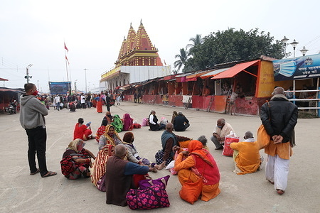 Hindu devotees arrive during the Hindu religious festival of Gangasagar Mela on Sagar Island, some 150 kilometers south of Kolkata.