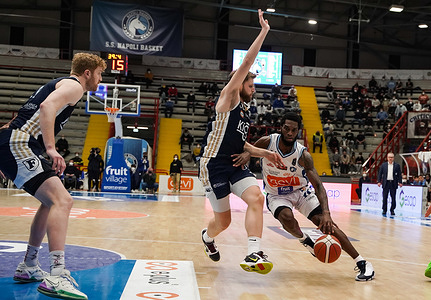 Gevi Napoli Basket sells to Fortutudo Kigili Bologna for 86 to 89, despite a gigantic Jordan Parks