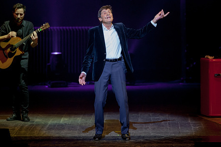 Italian pop culture icon Gianni Morandi returns on the stage of Duse Theater after almost two years due to the pandemic.