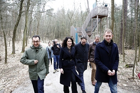 Grunewald: The Federal Minister of Food and Agriculture, Cem Özdemir, will open the beginning of the third soil survey in forests (BZE), together with the Berlin Senator for the Environment, Mobility, Consumer and Climate Protection, Bettina Jarasch, with a symbolic groundbreaking ceremony.