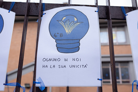Some pupils of Grazia Deledda elementary school in Torpignattara district in Rome have hung some messages on autism at the entrance to the school.