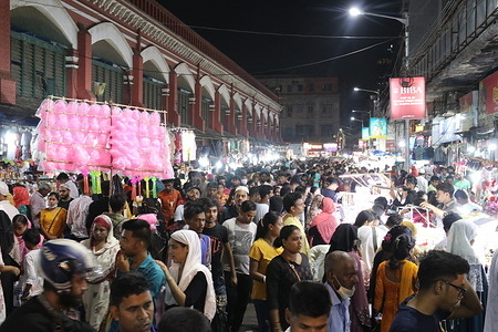 A huge crowd of peoples shopping at a market ahead of the upcoming festival of Eid al-Fitr in Kolkata city ,India on April 29,2022.
