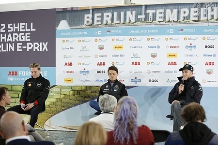Berlin: The Formula E World Championship starts at Tempelhofer Flugfeld. 22 pilots are fighting for two stage wins. The photo shows Maximilian Günther, Nyck de Vries, André Lotterer, André Lotterer