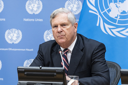 U.S. Secretary of Agriculture Tom Vilsack briefs reporters on global food security at UN Headquarters. Secretary Vilsack said that US will increase crop production this year and will help to faciliate delivery of grain to most affected regions in Northern Africa and Middle East.