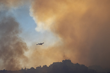 An immense fire hit the hills of Massarosa, in Tuscany, about 700 hectares of wood burned, about 100 homes and 500 people evacuated, for three days 4 canadair planes and 6 helicopters only at work to try to put out the flames.