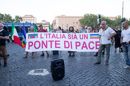 Flashmob organized by ANPI on Sisto Bridge in Rome against the war. On the occasion of Peace Day, ANPI organized a flashmob on Sisto Bridge in Rome against the war in Ukraine and for Italy to be a bridge of peace, responding to the appeal "Europe for Peace"