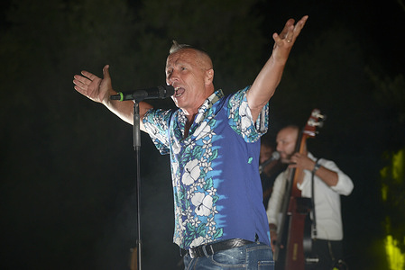 Paolo Belli and his Big Band mark the third appointment on the bill for the 'Musica & Parole 2022' review at the Archaeological Park of Paestum and Velia. Paolo Belli's concert took place in Velia (Ascea, SA) in the area of ​​the southern quarter and the theater on the acropolis, under the imposing medieval tower, symbol of the city.