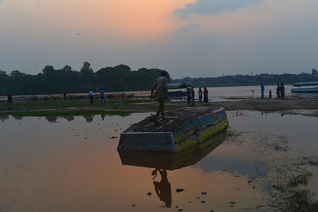 A view of water level increasing in Ravi River after India releases water without prior warning after heavy monsoon rains in Provincial Capital city Lahore. Without prior warning, India on Monday released over 200,000 cusecs of water into River Sutlej, inundating vast areas in Kasur district and spelling a human and farming crisis on both sides of the river bed.