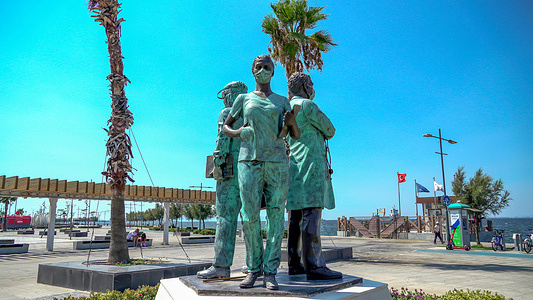The 'Pandemic Heroes Monument', which was inaugurated in March 2022 in memory of the health workers who struggled with the coronavirus pandemic and lost their lives in this struggle, in the city Izmir of Turkey. The World Health Organization (WHO) announced that the spread of the monkeypox epidemic has accelerated and the number of weekly cases has increased by 20 percent worldwide, and there has been a 35 percent increase in the loss of life due to Covid-19 in the last week compared to the previous week. WHO Director-General Ghebreyesus stated that the increasing loss of life due to Covid-19 is unacceptable, and said, "We are tired of this epidemic, but the virus is not tired of us."