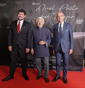 The presentation to the press of the feature film "Quel posto nel tempo" took place in Naples at the Cinema Modernissimo on the day of the Alzheimer with Leo Gullotta together with the director Giuseppe Alessio Nuzzo and Giovanna Rei, Tina Femiano and Gigi Savoia