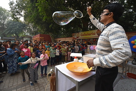 Open-air interactive science show with strong scientific messages to the general public of all ages at the Birla Industrial and Technological Museum during the year ending festive season.