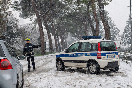 The local police divert traffic, after closing a dangerous road due to falling branches. In Rieti, Italy, on January 23, 2023.
