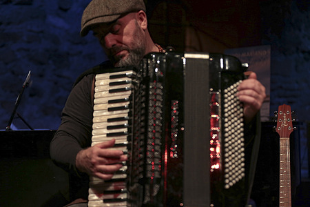 The singer-songwriter Luigi Mariano, voice, piano, and guitar, presents his new CD "Errori Di Grammatica" at the Teatro Arciliuto. With him, he played piano and accordion, Primiano Di Biase. The actress Francesca Lollobrigida intervened with her monologue.