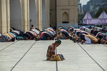 Muslim devotees perofrm Zumma prayer on the first day of the holy month of Ramadan in Baitulmukarram.