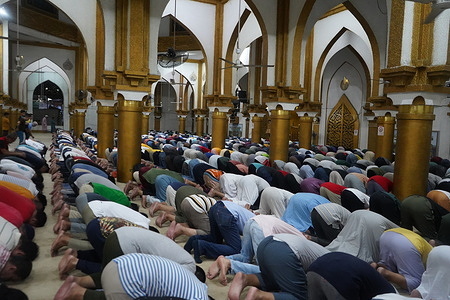 Muslims of Manila attends the first night prayer before Eid al-Fitr on April 20, 2023 at Quiapo Golden Mosque. There will be no taraweeh prayers on the last night of Ramadan, and for Muslims this evening is regarded as a very blessed night and they believe that it should be spent in nafl (voluntary) salat (prayers) and worship.