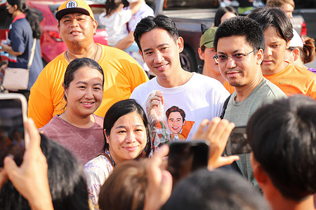 Pita Limjaroenrat (white shirt), candidate for the Prime Minister of the Move Forward Party, meets supporters in his campaign speech for Yanathicha Buapuean at the Khlung municipal fresh market, Khlung District, Chanthaburi Province.