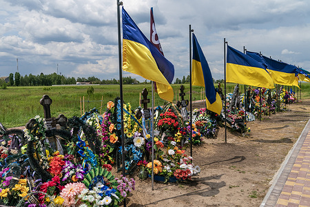 Fresh graves of Ukrainian soldiers in the cemetery of the village of Chervonohryhorivka, Dnipropetrovsk Oblast who died during the defence against Russian invaders.
