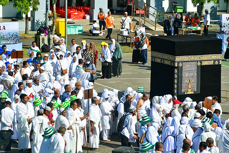 As many as 800 prospective pilgrims took part in the Hajj rituals in preparation for the Hajj and Umrah pilgrimages. Indonesia's Haj quota for 1444 H/2023 M is 221,000 people, consisting of 203,320 regular haj quota and 17,680 special haj quota.