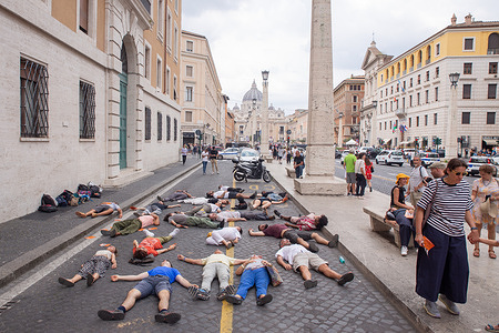 "Ultima Generazione" activists lying on the ground to simulate their deaths. Some "Last Generation" activists organized a blitz, called a "die-in", in via della Conciliazione, in front of St. Peter's Basilica, to ask Pope Francis to intervene on the climate crisis and to intercede so that the Vatican Tribunal annuls the sentence handed down to eco-activists Guido Viero and Maria Rosa Ester Goffi.