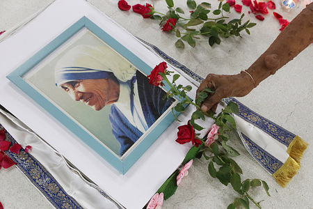 Devotees attend a special prayer to mark the 113th birth anniversary of Mother Teresa at the Mother House.