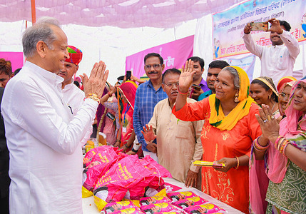 Rajasthan Chief Minister Ashok Gehlot interacts with people during his visit to an Inflation Relief Camp in Phalodi district.