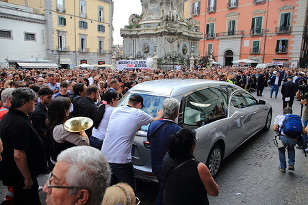 The funeral of the young musician Giovanbattista Cutolo killed with gunshots by a young sixteen-year-old Spanish Quarters on the night of 31 August 2023 at the end of a dispute for futile reasons. Present a large crowd of friends and Neapolitans. Present inside the Church are the Minister of the Interior (Piantedosi), the Minister of Culture ( Sangiuliano), the President of the Campania Region (De Luca), and the Mayor of Naples ( Manfredi) and various public and political authorities to pay tribute to this young musician with great artistic talent.