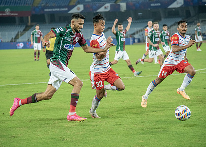 Mohunbagan Super Giants beats Bengaluru FC by 1-o in home encounter at VYBK, Salt lake stadium with solitary goal by Hugo Boumous in 2nd half of the game.