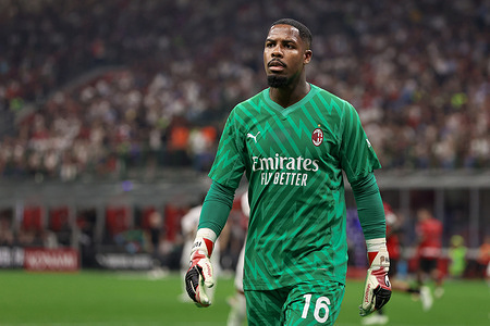 Italy, Milan, september 30 2023: Mike Maignan (AC Milan goalkeeper) ready for a throw-in in the second half during soccer game AC MILAN vs SS LAZIO, day7 Serie A 2023-2024 San Siro Stadium