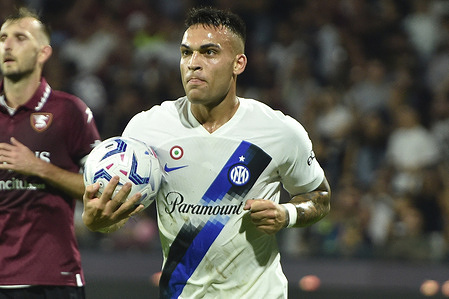 Lautaro Martínez of FC Internazionale celebrates after the penalty scored with the ball during the Serie A match between US Salernitana 1919 vs FC Internazionale at Arechi Stadium on September 30, 2023 in Salerno , italy