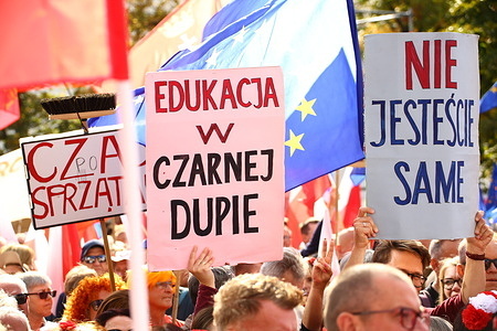 Opposition party (PO) Platforma Obywatelska (Civil Platform) runs a march of Million Hearts led by former European Commission President Donald Tusk during the parliament election campaign.
