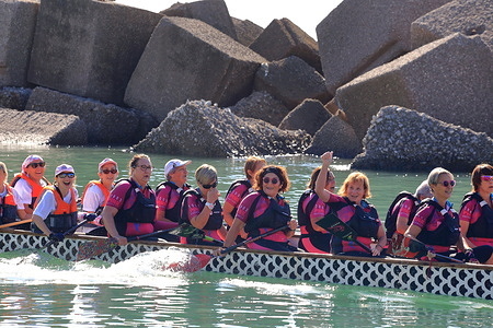 Seen on the seafront Trieste of Salerno many women in their team’s uniform participate in the First Edition of the "Pink Dragon Boat Cup". Organized by the Association Angela Serra Section of Salerno, has been working for years to make a contribution to the fight against cancer. The crews of Donne in Rosa, all breast cancer operated women, paddle together to testify for their health and the joy of sharing a sports experience. Crews from different parts of Italy for this first edition of the sporting and awareness-raising event.