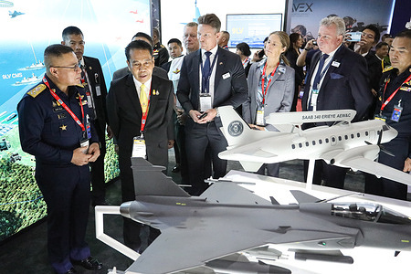 Mr. Suthin Khlangsaeng, Minister of Defense of Thailand, visited various exhibitions of manufacturers in the defense industry, both for the Thai military, Thai and foreign private sectors, at Defense and Security 2023.