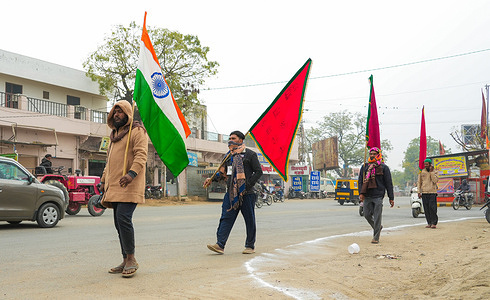 Indian muslim devotees carrying religious flags as they arrives to the annual Urs festival at the shrine of Sufi saint Moinuddin Chishti, in Beawar. Thousands of Sufi devotees from different parts of India travel to the shrine for the annual festival, marking the death anniversary of the Sufi saint.