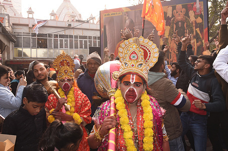 As the Ram Mandir is inaugurated with Hindu ritualistic ceremony in Ayodhya, a sense of excitement and celebrations has spread throughout India. Individuals have gathered in Ayodhya to witness this historic day. However, those who are unable to attend it in person have found ingenious ways to celebrate by organizing mass food distribution or visiting temple and dancing.