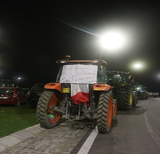 Demonstration farmers in Acerra in the province of Naples.
