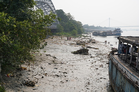 The debris from recent Saraswati idol immersion is causing pollution of the Ganges.