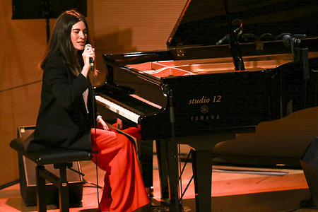 Vijaya Trentin, pianist and composer, presents her first debut CD entitled "Chrisalis" at the Casa del Jazz. The pianist accompanied by the double bassist Jaromir Rusnak and the drummer Andrea Lo Palo, performed by presenting her first recording work, a set of jazz sounds that range between dreams and exciting sounds. She is a talented young promise in the current musical field.